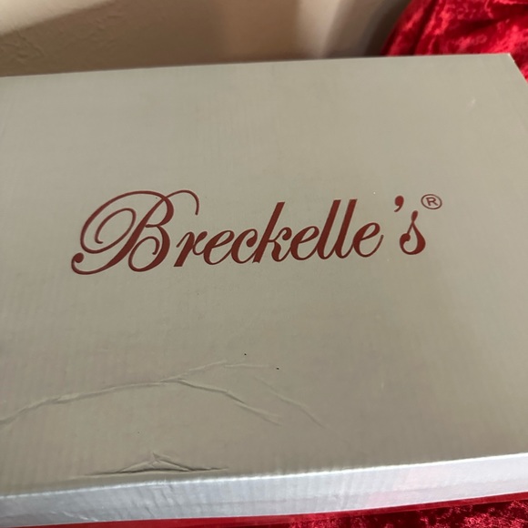 Breckelles size 9 Bootie the color is Rusty, they are brand new - Picture 6 of 6